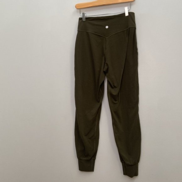 ❗️SOLD❗️2020 Lululemon Olive Green Align Jogger 28"  Size 6 - Picture 7 of 9